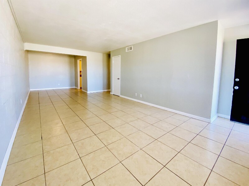 Building Photo - 3807 Englewood Cir