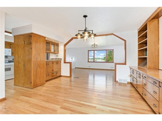 Building Photo - 5867 Central Ave NE