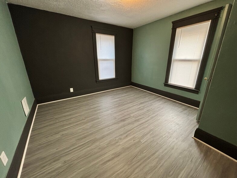 Bedroom #1 - 1934 Butterfield Ave