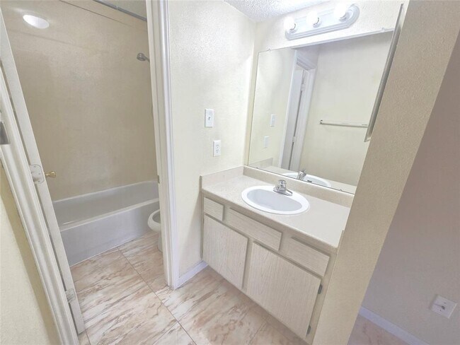 Building Photo - 2750 Holly Hall St