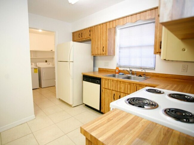 Building Photo - Charming 3-bedroom, 2-bathroom home located in the desirable Heatherwood community.