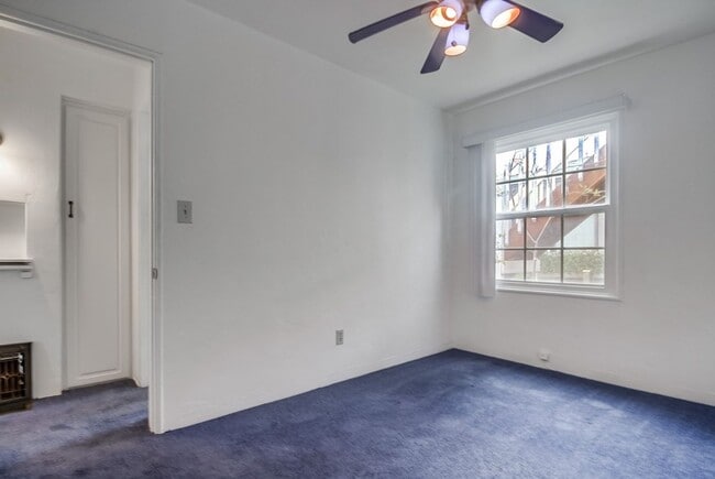 Building Photo - Price drop! Cozy Home Between Mission Beach and Mission Bay with Parking and Rooftop Deck!