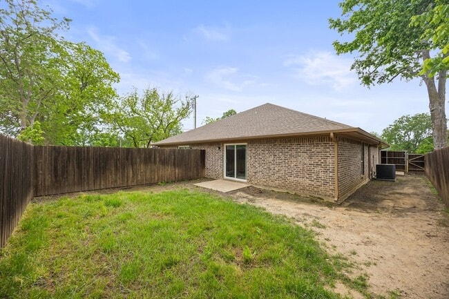 Building Photo - 521-525 Gilcrease Street Unit