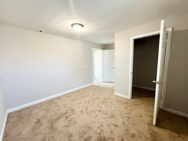 Building Photo - 2616 Duncan St