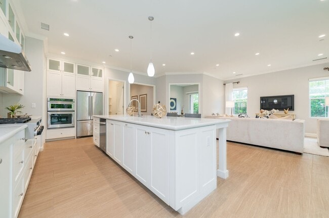 Building Photo - Fully Renovated 2 Bed, 2.5 Bath + Den Single Story Home Available NOW in Eastwood Village in Irvine!