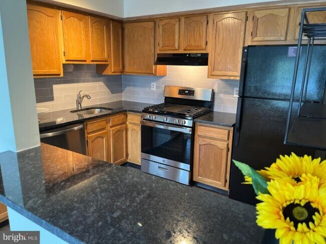 Building Photo - 202 Salem Ct