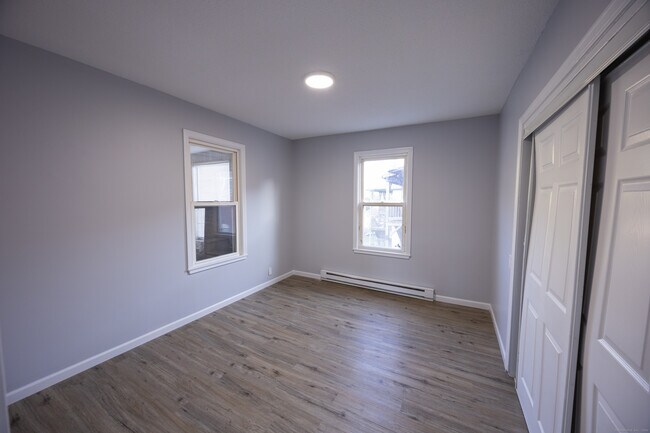 Building Photo - 127 Lawlor St