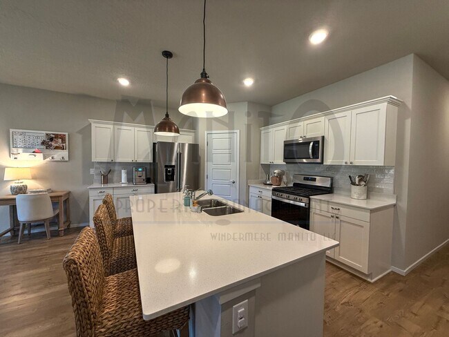 Building Photo - Stunning Windhaven Home