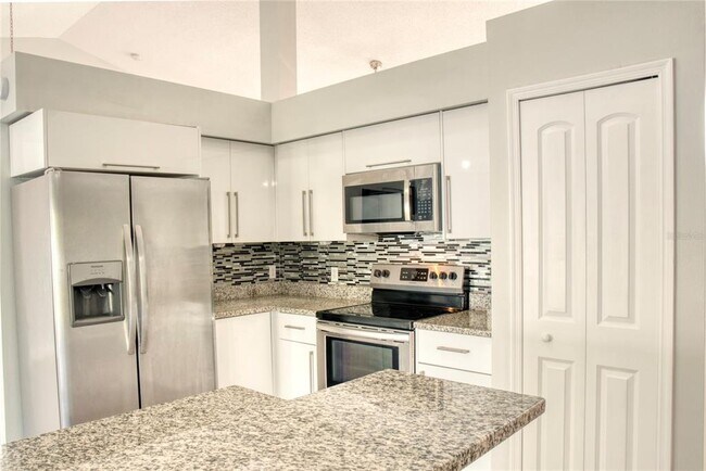 Building Photo - 1447 Kingston Way