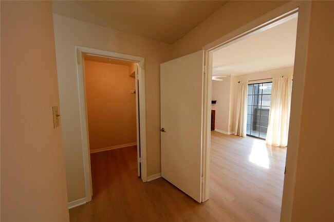 Building Photo - 1510 W N Loop Blvd