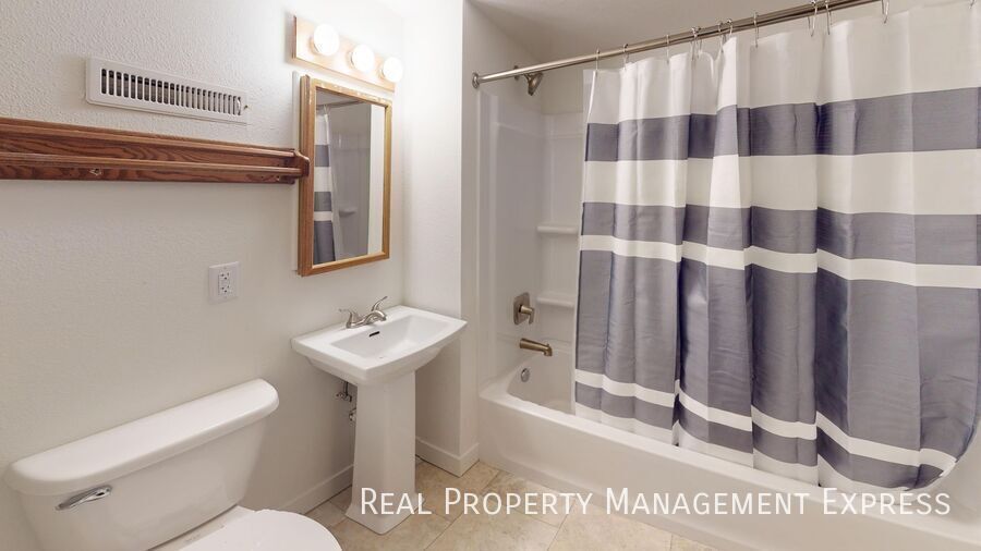 Building Photo - Spacious 2 Bedroom, 2 Bath Home in the Heart of Dell Rapids