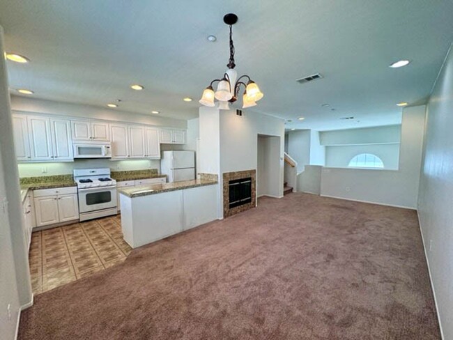 Building Photo - 3 bedroom Murrieta Condo in the gated Will...