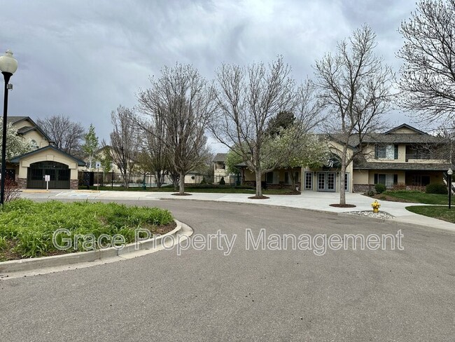 Building Photo - 8757 E Dry Creek Rd