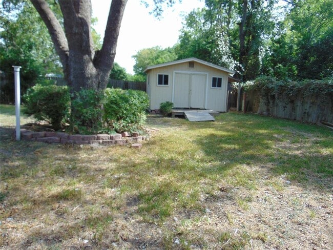 Building Photo - 10301 Ray Ave