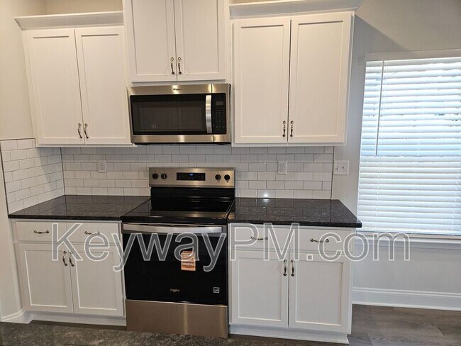 Building Photo - 1301 Newbern Dr