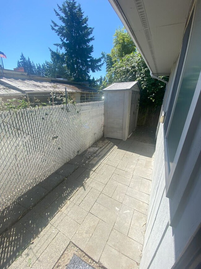 Building Photo - Girgis Duplex