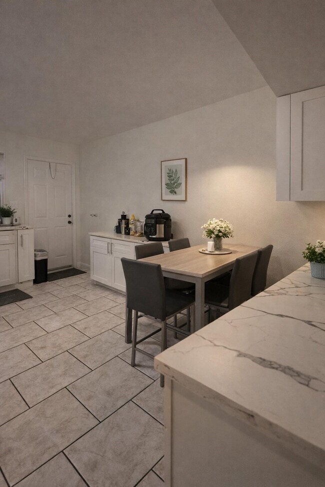 Building Photo - 4130 SW 20th St