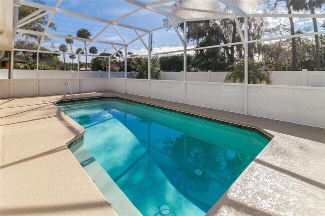 Building Photo - 820 N Florida Ave