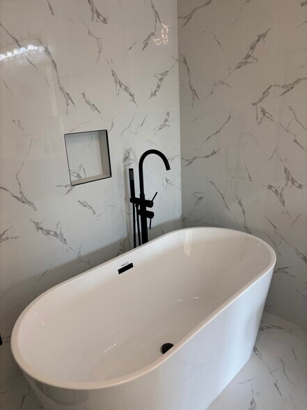 Building Photo - 501 Knights Run Ave