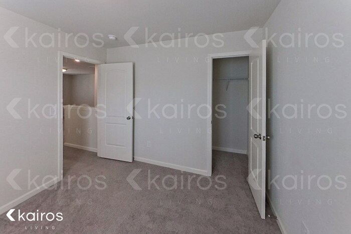 Building Photo - 204 Glenoaks Dr