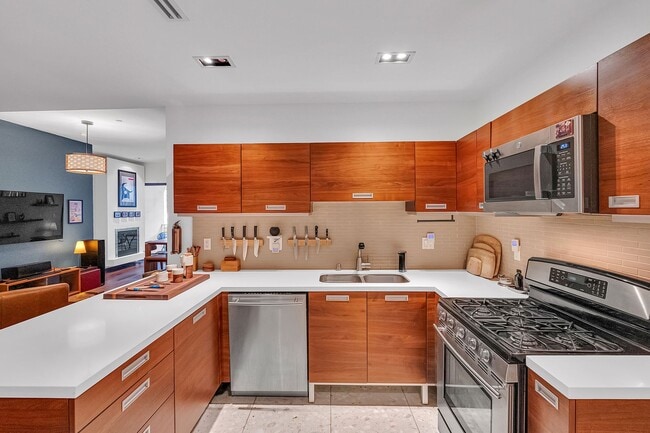 Building Photo - Hollywood Luxury Condo — 2 Beds • 2.5 Bath...