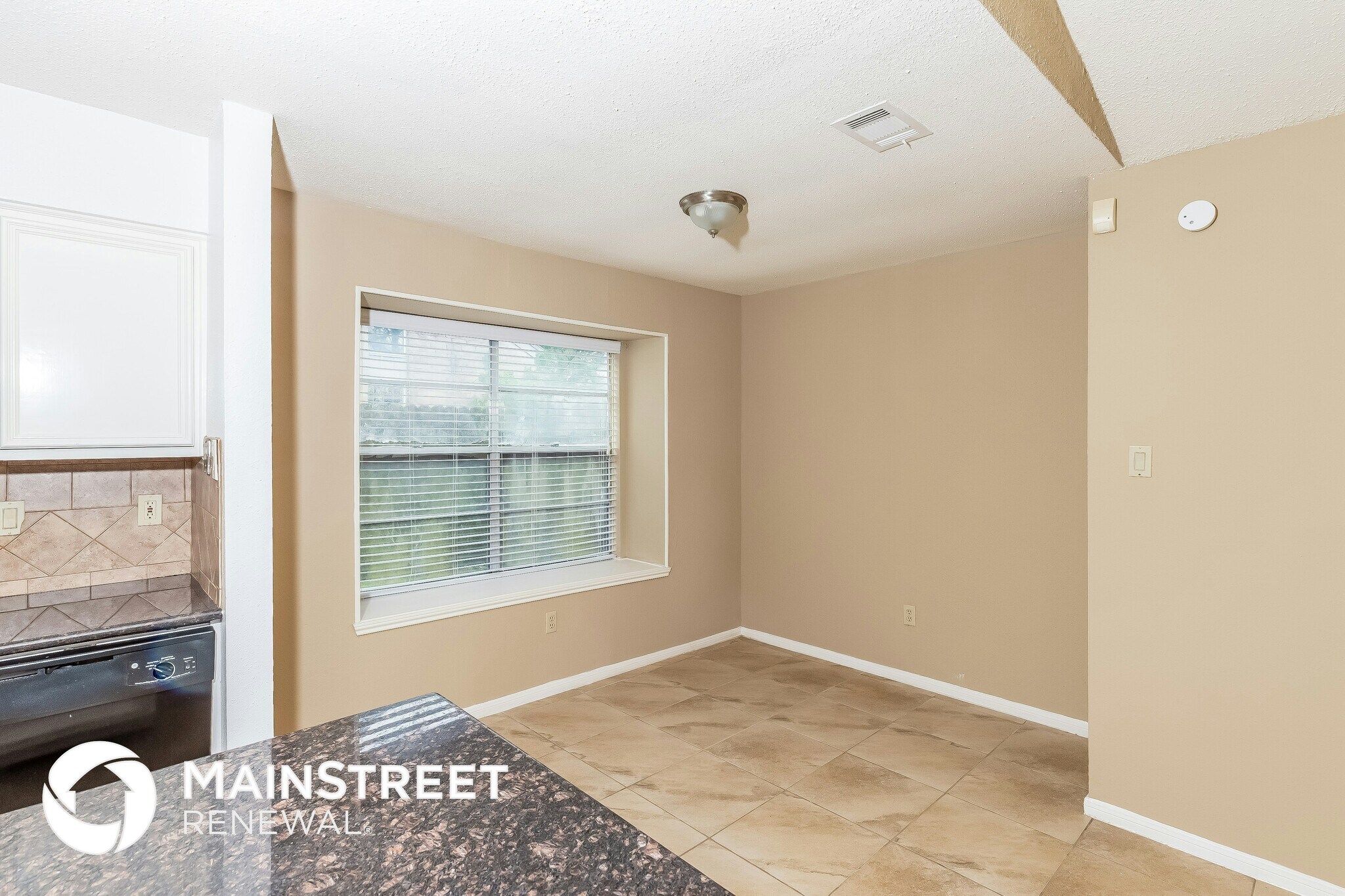 Building Photo - 1215 New Tree Ln