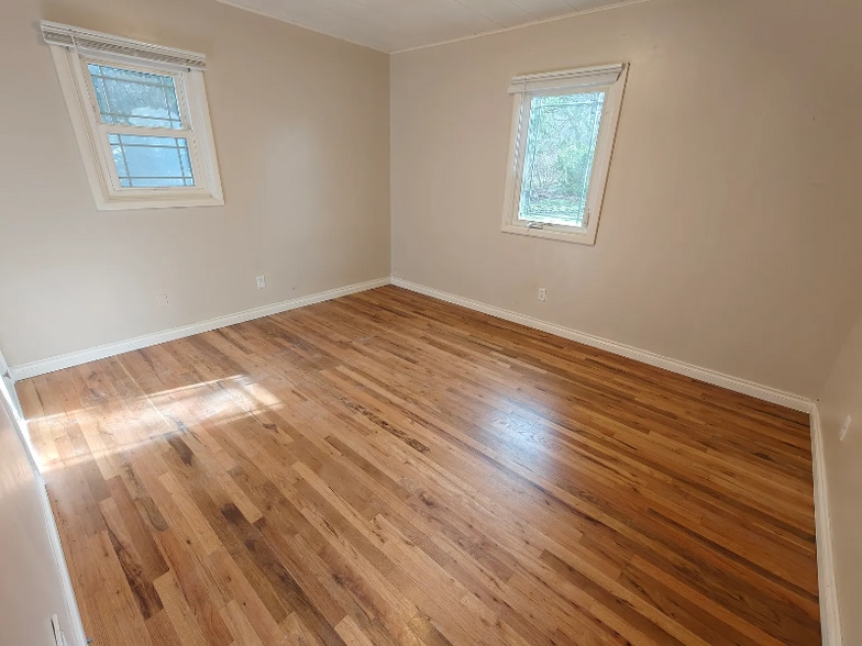 Building Photo - 405 NW Lewisburg Ave