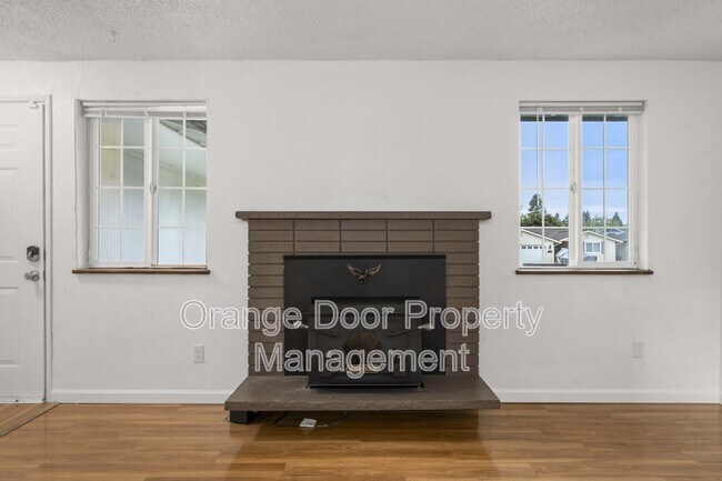 Building Photo - 9231 S K St