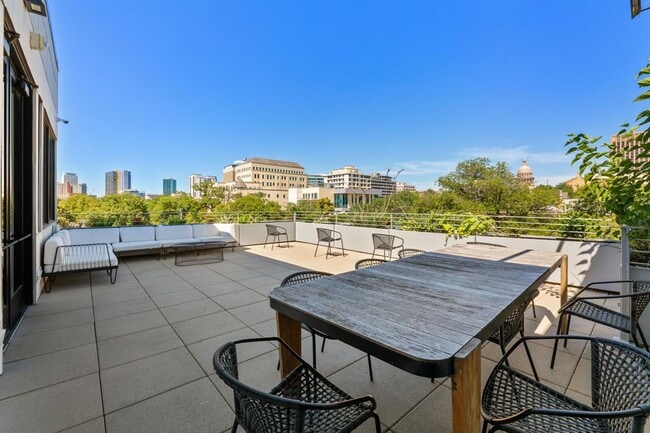 Building Photo - 1108 Nueces St