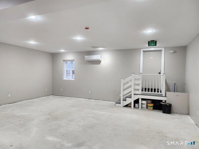 Building Photo - 16 Church St