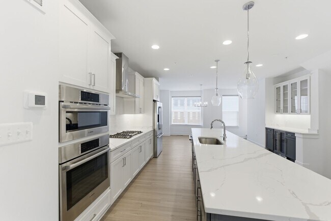 Building Photo - Beautiful 4 BR/4.5 BA EOG Townhome in Laurel!