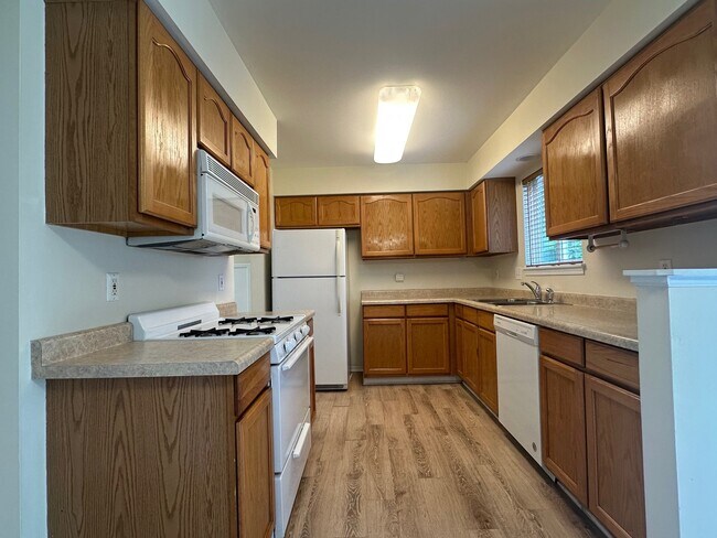 Building Photo - 21258 Cascade Ct