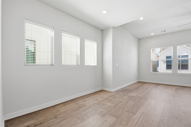 Building Photo - 1106 Yellow Pl