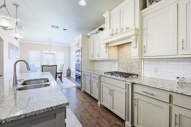Building Photo - Stunning 4-Bedroom with 3 Full Baths & 3 Car Garage in Charming Brooke Heights!