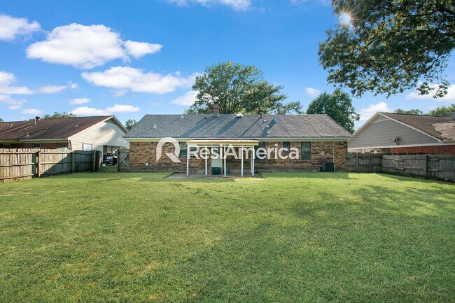 Building Photo - Newly Renovated 3/2 In Bartlett