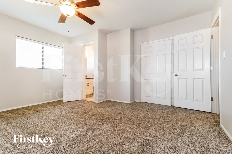 Building Photo - 7156 N 17th Dr