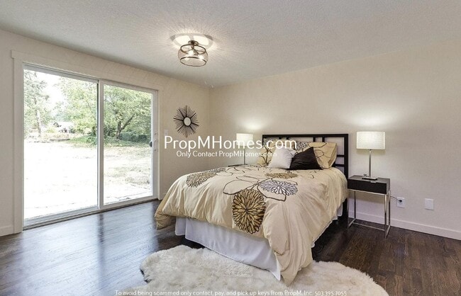 Building Photo - Gorgeous Updated Home in Oak Grove - 4 Bedrooms!