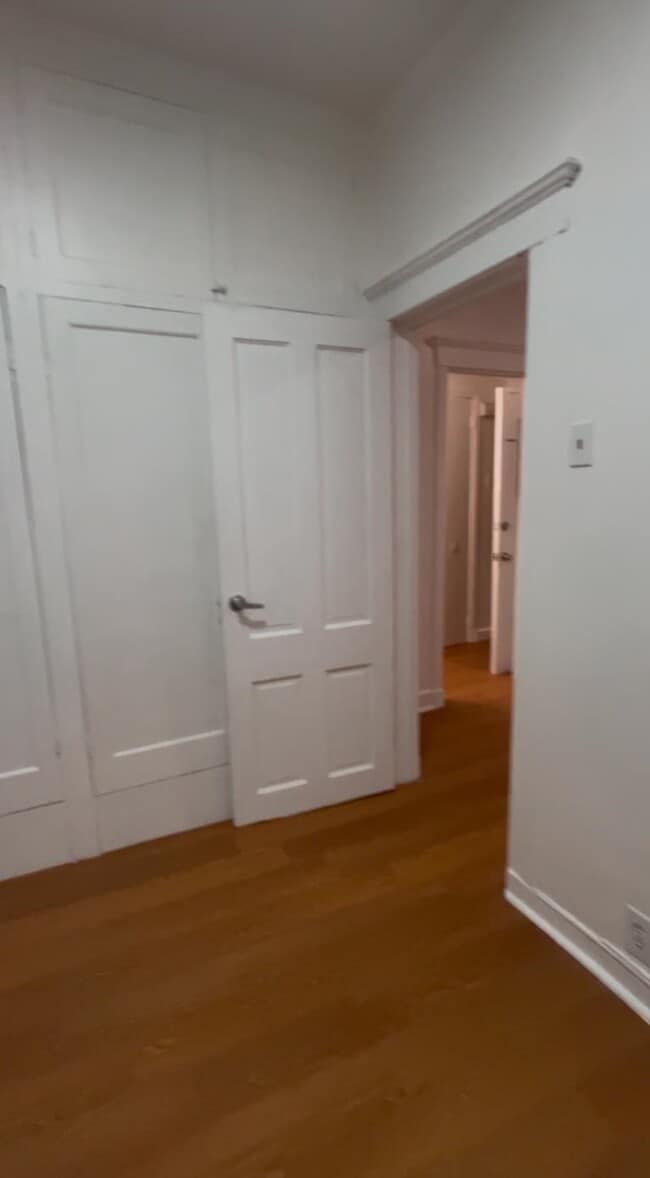 Building Photo - 907 18th St