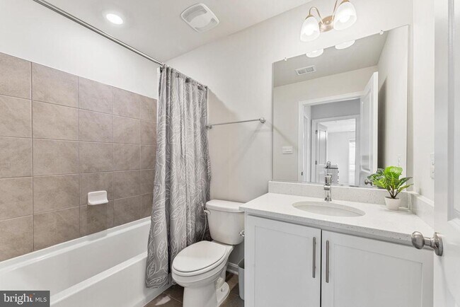 Building Photo - 493 Ensemble Wy