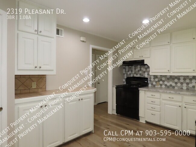 Building Photo - 2319 Pleasant Dr