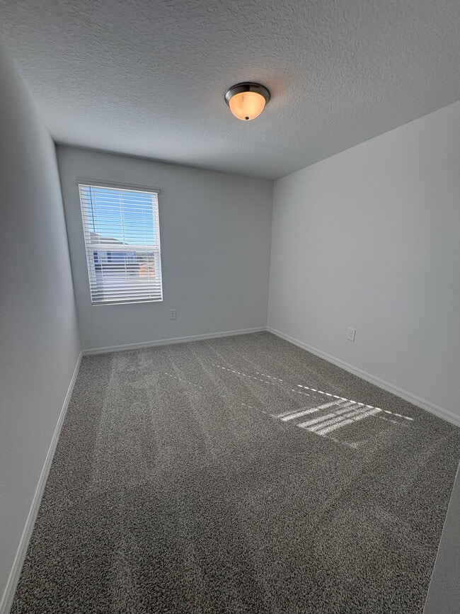 Building Photo - Charming 3-Bedroom Townhome with Private Yard in Clermont