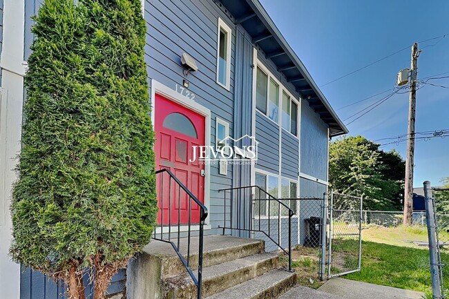 Building Photo - 1722 E 56th St