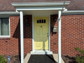 Building Photo - 211 Verdant St