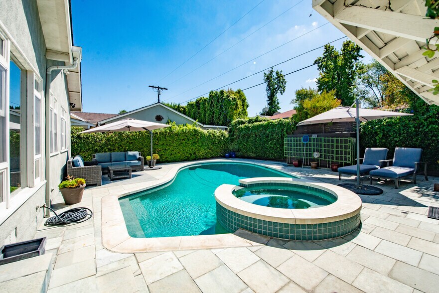 Building Photo - 13964 Peach Grove St