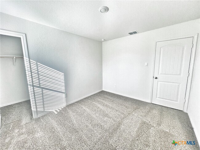 Building Photo - 321 Cottonmouth Ln