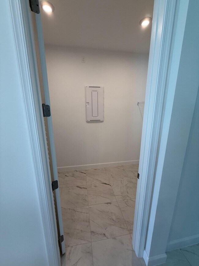 Building Photo - 13509 SW Bally Dr