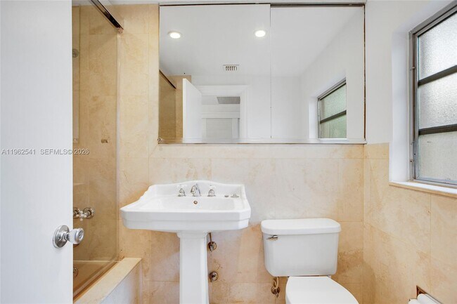 Building Photo - 50 Park Dr