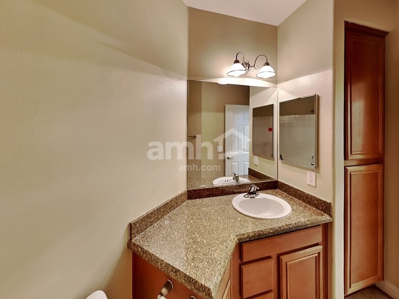 Building Photo - 2920 E Gables Vale Ct