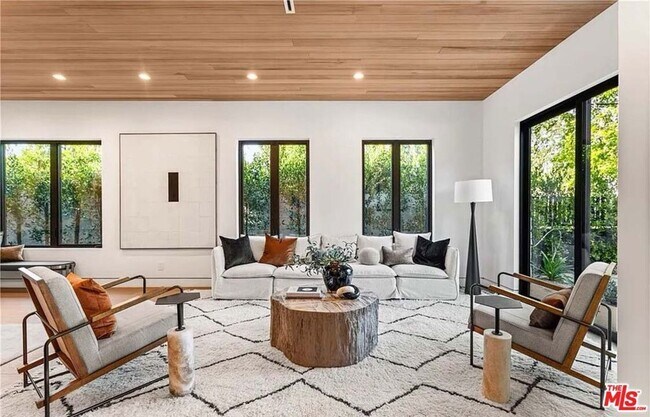 Building Photo - 4453 Gentry Ave