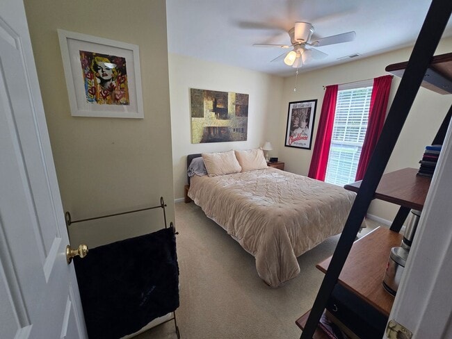 Building Photo - NEW LISTING!!!!!